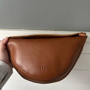 Portland Leather Medium Koala Sling Bag in Honey